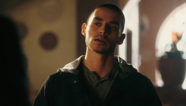 Момент из 10 серии 1 сезона