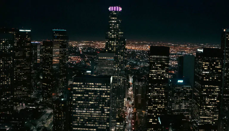 Момент из 9 серии 1 сезона